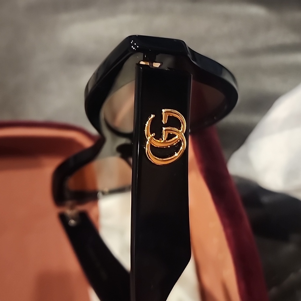 Gucci Black and Brown Sunglasses - Picture 2 of 5